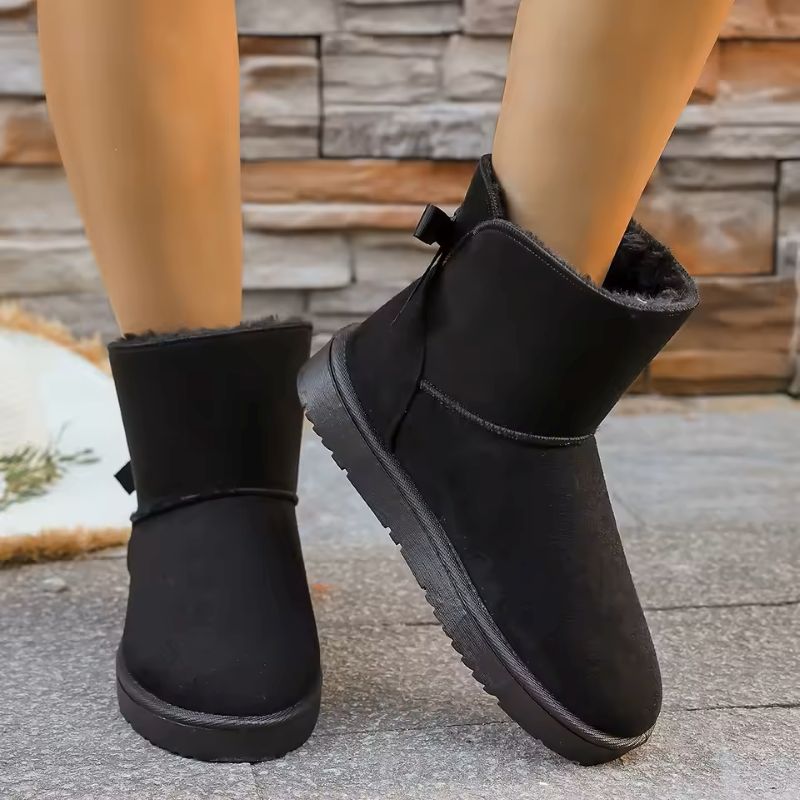 Elara fur-lined winter boots in black with rubber sole